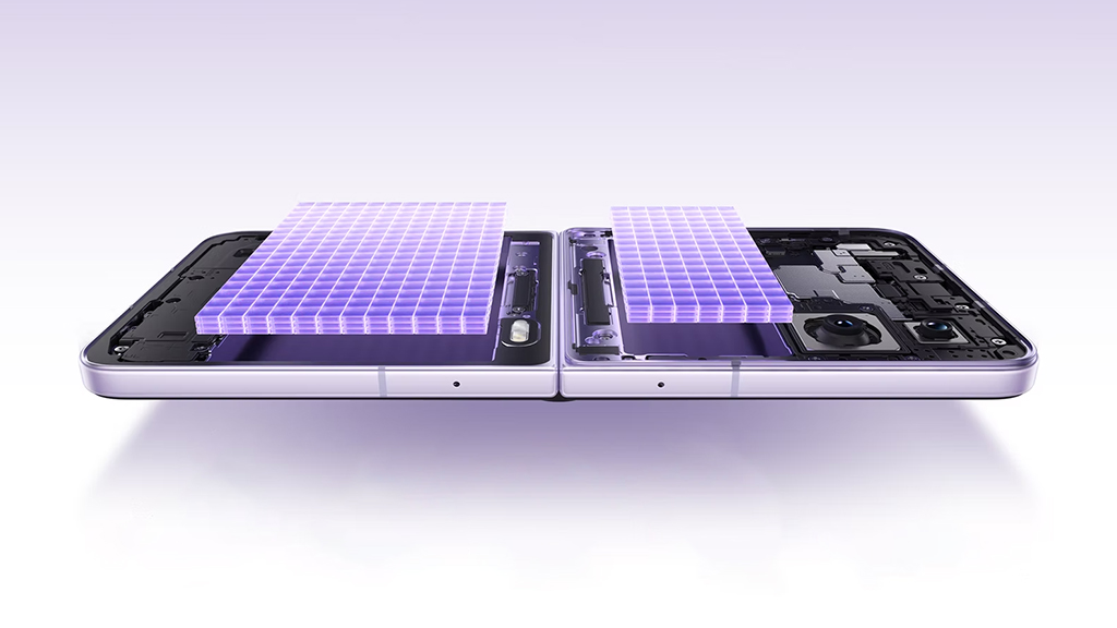 Những điều cần cân nhắc khi chọn mua giữa điện thoại nắp gập và điện thoại dạng thanh truyền thống nhỏ gọn 4 flip_003.jpg (185 KB)