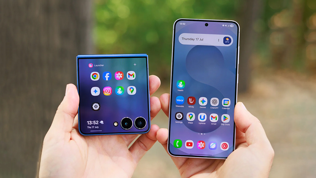 Những điều cần cân nhắc khi chọn mua giữa điện thoại nắp gập và điện thoại dạng thanh truyền thống nhỏ gọn 1 flip_004.jpg (307 KB)