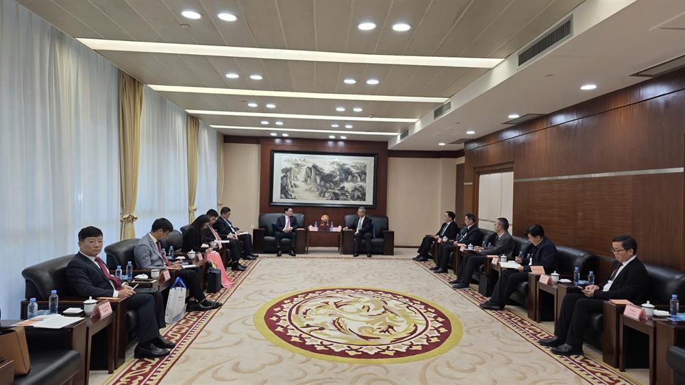 Đoàn cán bộ lãnh đạo Học viện, các ban, bộ, ngành, cơ quan Trung ương và địa phương Việt Nam tham gia Chương trình bồi dưỡng Trí tuệ nhân tạo tại Quảng Tây, Trung Quốc 1 gen h z7255896910596 36a6df423d432019c1b37c018f0722f8.jpg&w=1000&mode=none