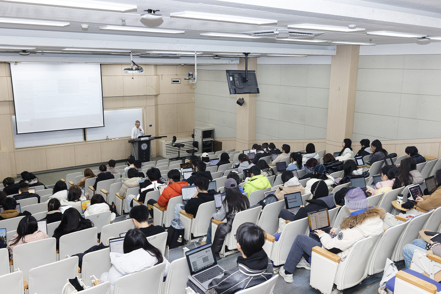 Bài học đắt giá cho Hàn Quốc 1 Sinh viên Hàn Quốc đã lạm dụng ChatGPT trong thi cử.