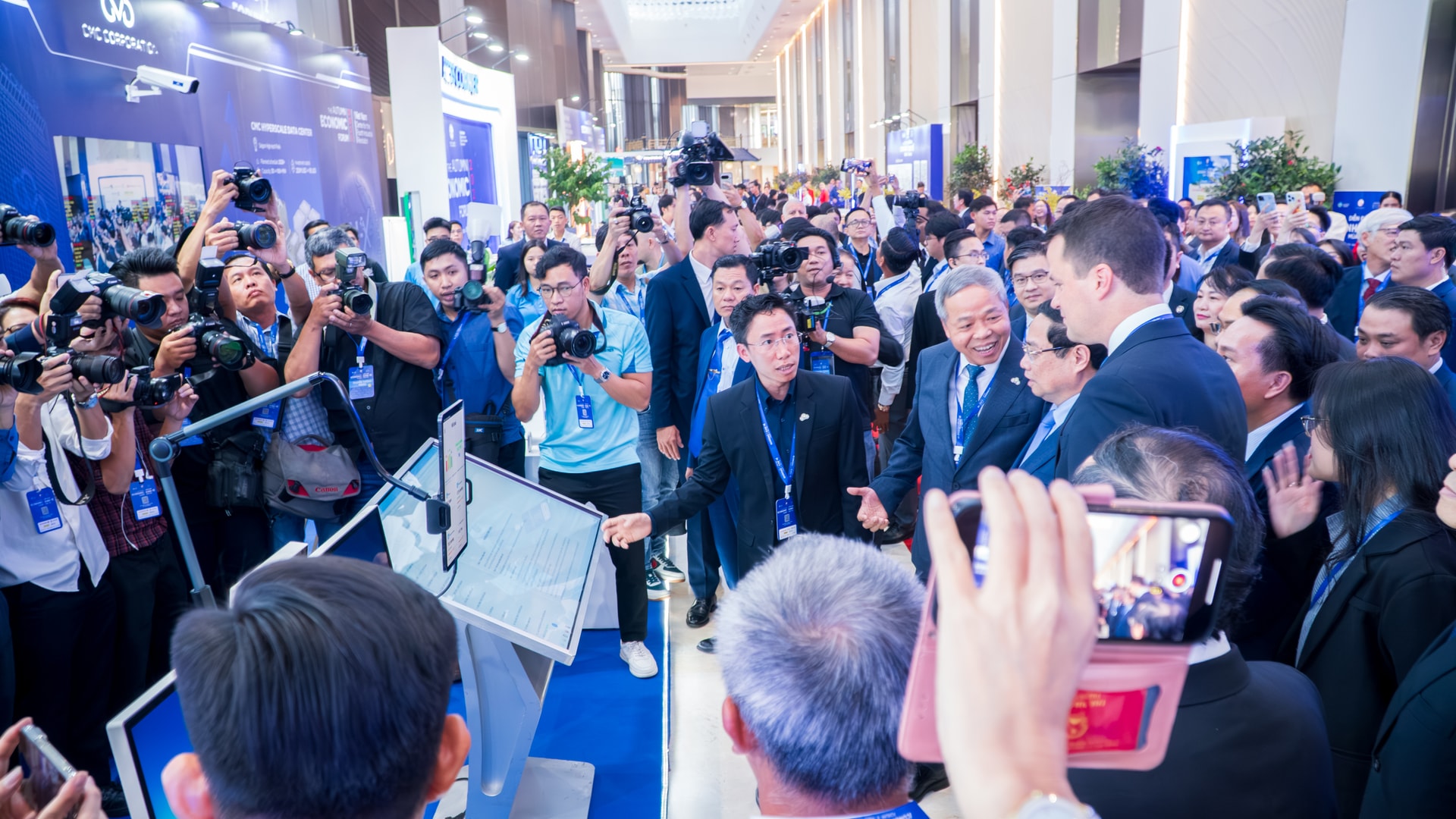 CMC đề xuất khung chuyển đổi AI cho TP Hồ Chí Minh tại HEF 2025 1 hef2.jpg