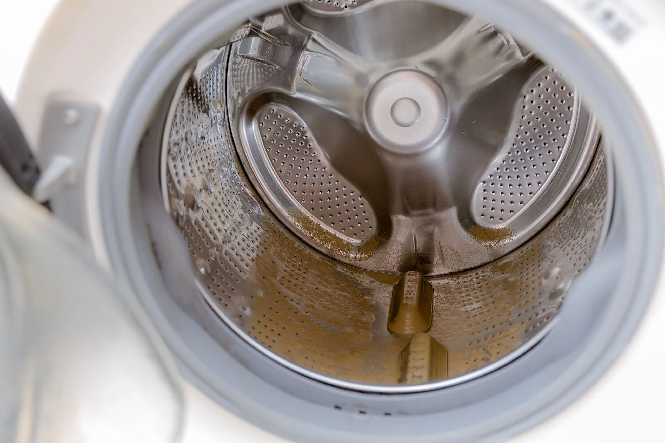 LG triển khai trạm sửa chữa và kiểm tra thiết bị miễn phí tại miền Trung