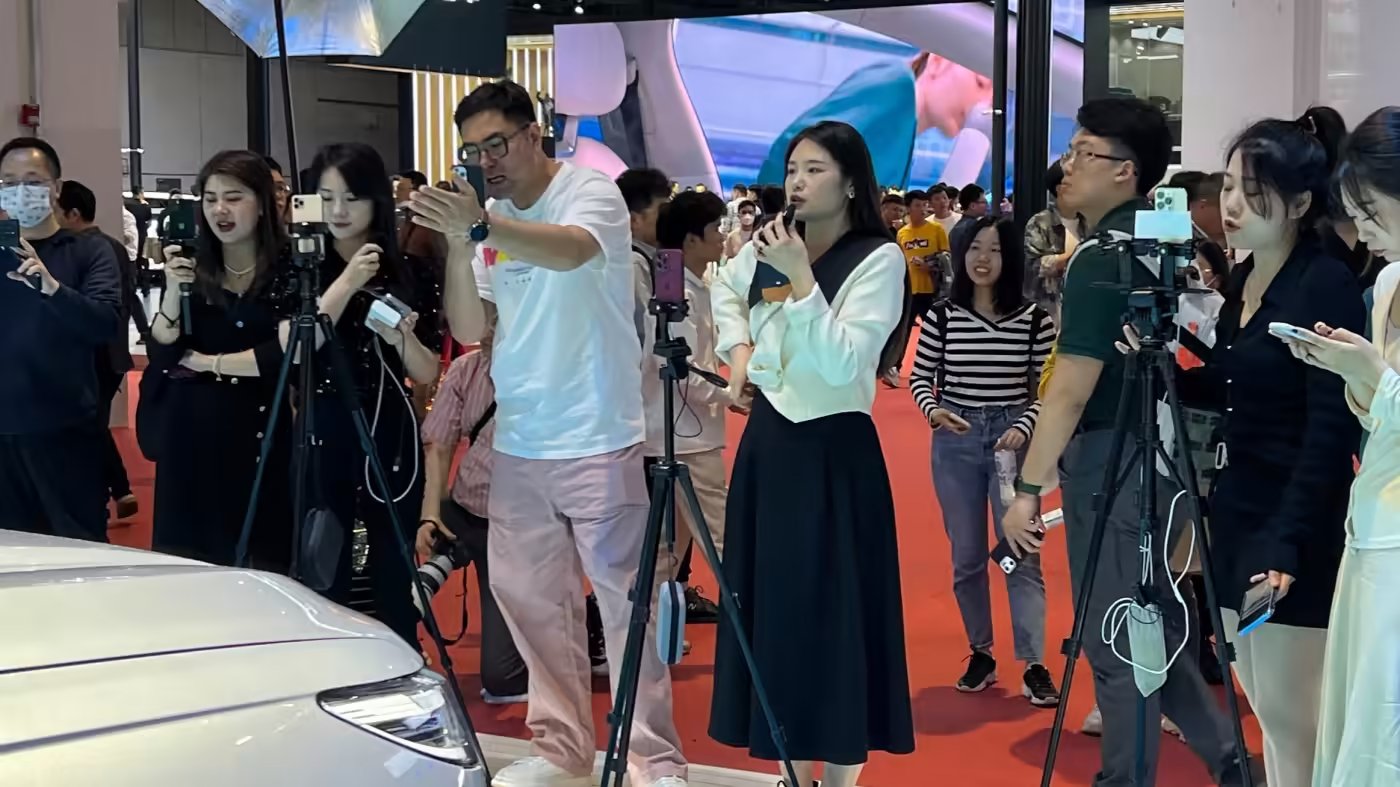 Dự thảo Luật Thương mại điện tử: Cần củng cố cơ chế thực thi, kiểm soát các KOL bán hàng online- Ảnh 1. Dự thảo Luật Thương mại điện tử: Cần củng cố cơ chế thực thi, kiểm soát các KOL bán hàng online- Ảnh 1.