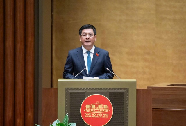 Bộ trưởng Bộ Công thương Nguyễn Hồng Diên trình bày Tờ trình Bộ trưởng Bộ Công thương Nguyễn Hồng Diên trình bày Tờ trình