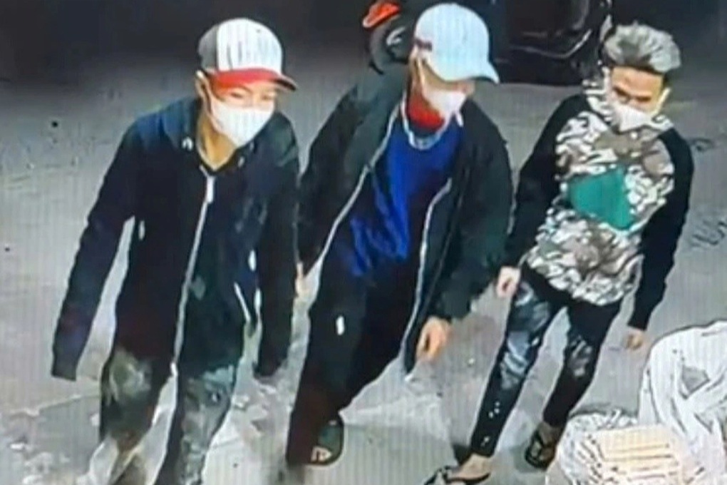 Công an tóm gọn nhóm thanh niên giả vờ mua điện thoại rồi chiếm đoạt - 1 Công an tóm gọn nhóm thanh niên giả vờ mua điện thoại rồi chiếm đoạt - 1