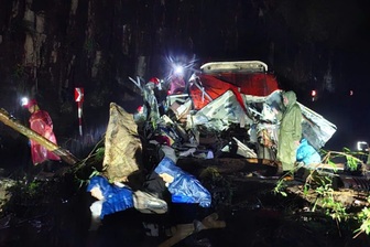 Vụ đá đè xe khách chở 32 người: Miễn viện phí cho người bị thương