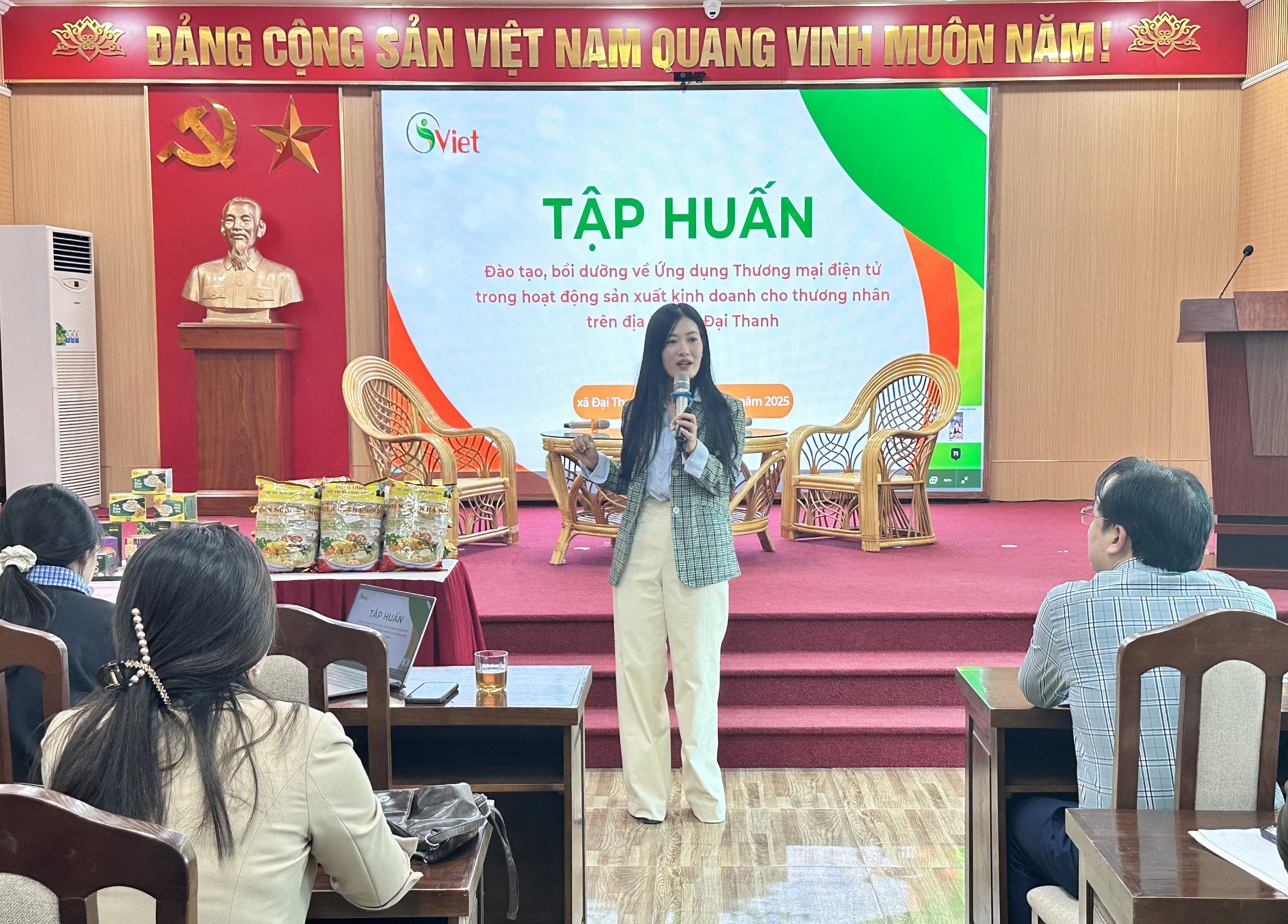 Đưa hộ kinh doanh, làng nghề bước vào môi trường thương mại điện tử