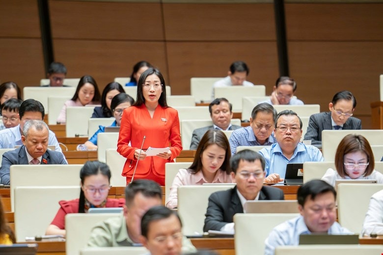 Đại biểu Hoàng Thị Thanh Thúy (Đoàn Tây Ninh) phát biểu. Ảnh: Quochoi.vn