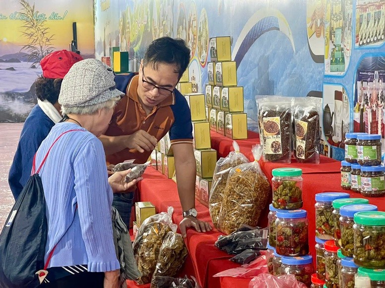 Từ bếp lửa bản cao đến sao OCOP 23 thit say lai chau tu bep lua ban cao den sao ocop 6919df1988066