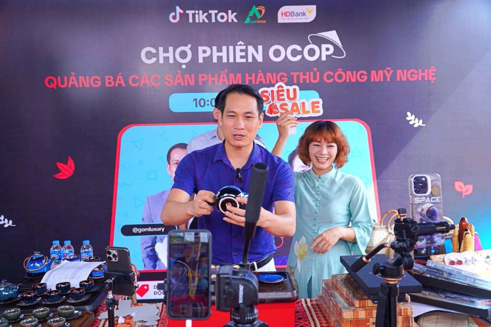 Đẩy mạnh chuyển đổi số nông thôn bằng AI và thương mại điện tử