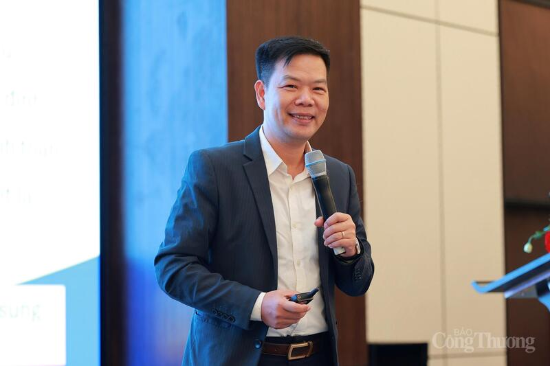 Doanh nghiệp Việt tăng tốc chuyển đổi số với làn sóng AI Commerce 3 Ông Nguyễn Hữu Tuấn, Giám đốc Trung tâm Phát triển Thương mại điện tử và Công nghệ số. Ảnh: Quỳnh Trang