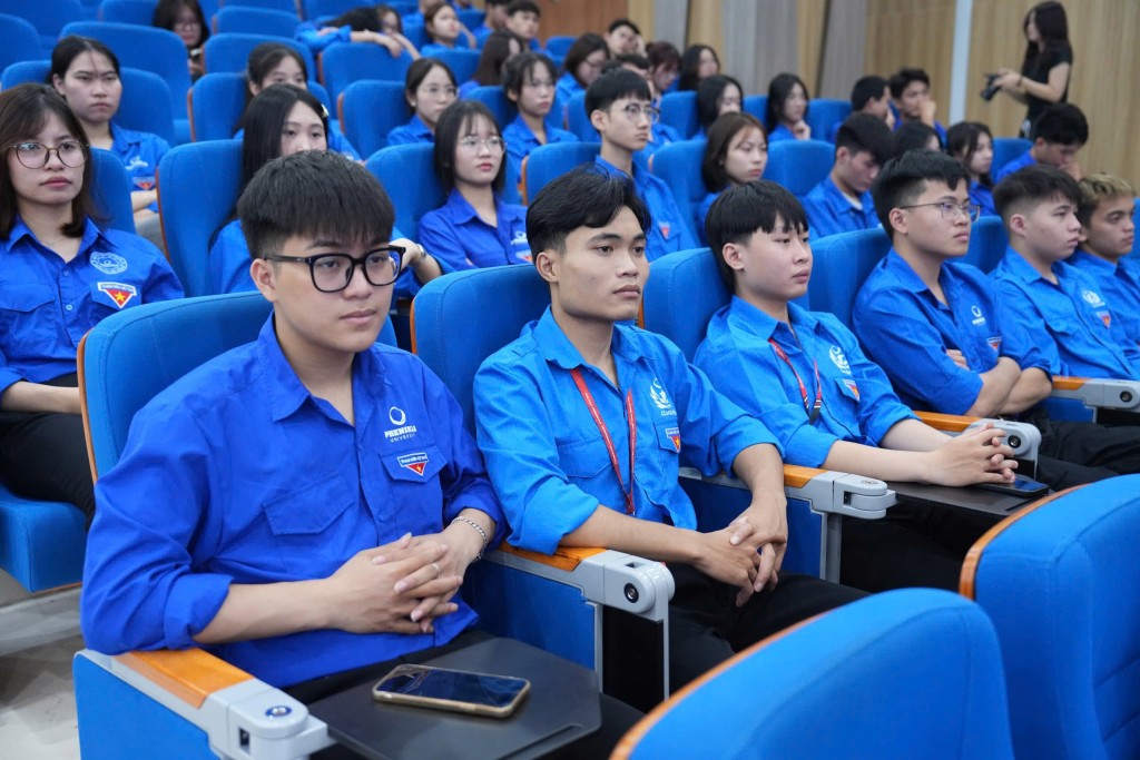 Sinh viên các trường đại học trên địa bàn Hà Nội tham dự Hội nghị Tổng kết năm học 2024 – 2025. Sinh viên các trường đại học trên địa bàn Hà Nội tham dự Hội nghị Tổng kết năm học 2024 – 2025.