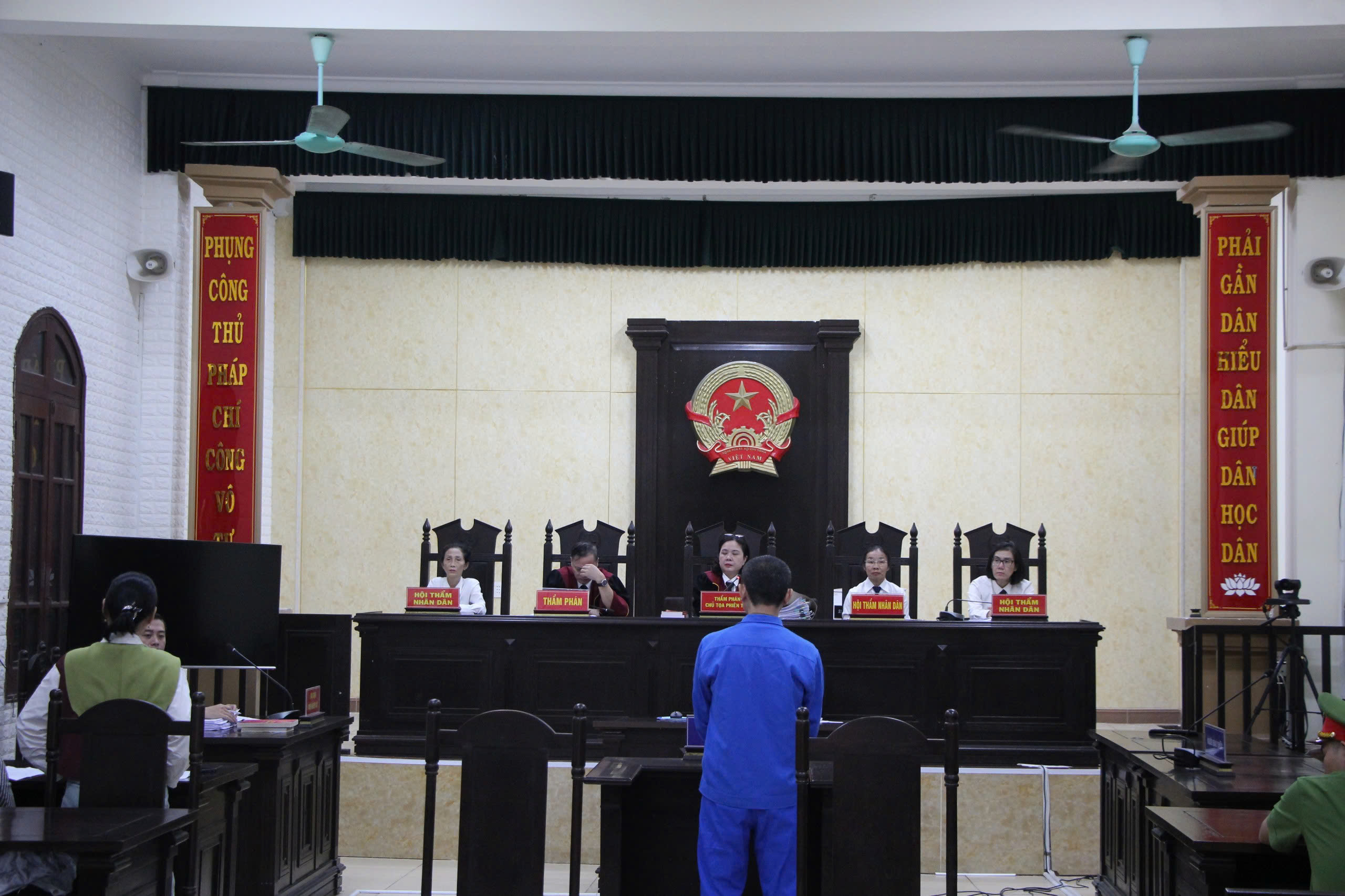 Thợ làm giày lừa đảo 645 triệu đồng vì khoe quen Chánh án TAND TP HCM - Ảnh 2.