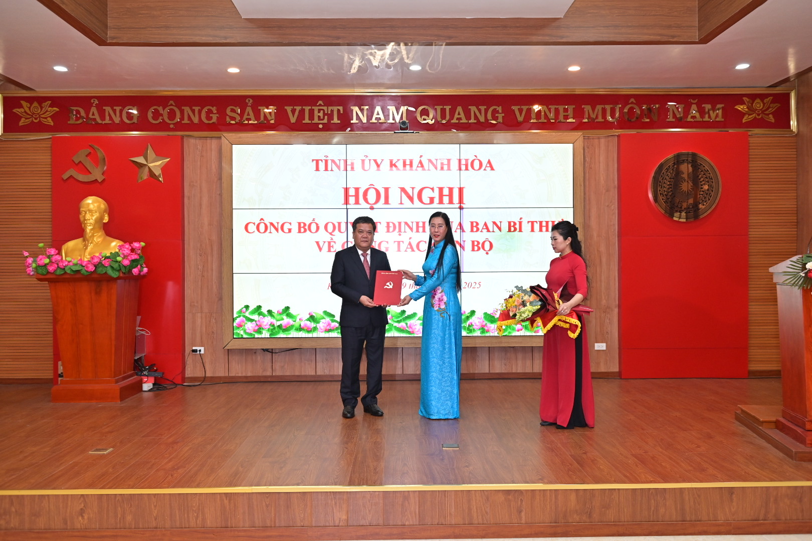 Điều động ông Trần Phong, Chủ tịch UBND tỉnh Quảng Trị giữ chức Phó Bí thư Tỉnh ủy Khánh Hòa 2 Ông Trần Phong giữ chức Phó bí thư Tỉnh ủy Khánh Hòa - Ảnh 2.