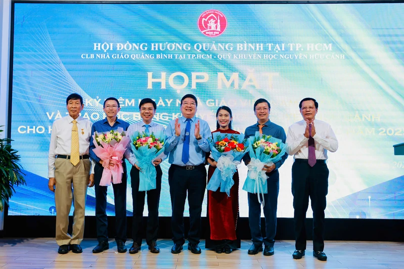 CLB Nhà giáo Quảng Bình tại Thành phố Hồ Chí Minh họp mặt Ngày Nhà giáo Việt Nam 4 z7252243133649 544b3690340625e1d445c7b72846dc30.jpg.webp