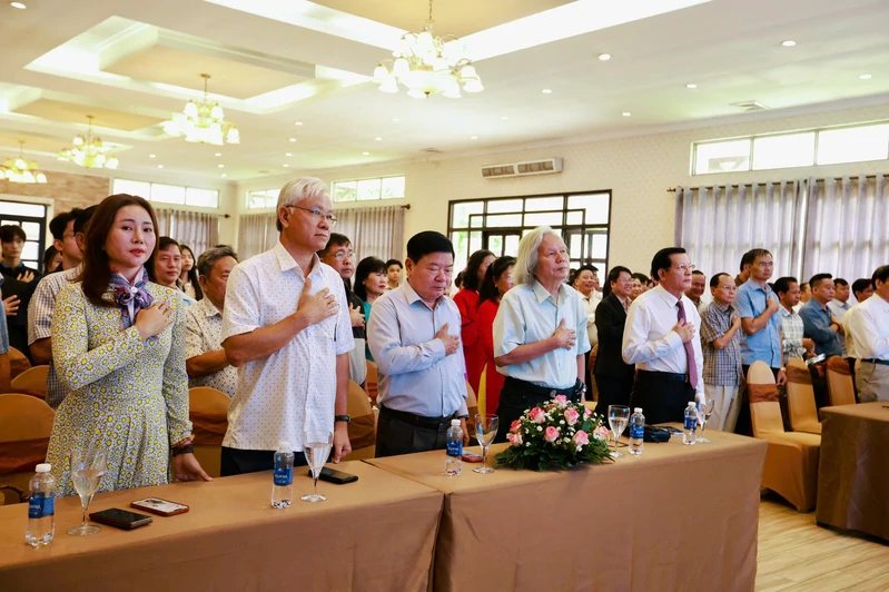 CLB Nhà giáo Quảng Bình tại Thành phố Hồ Chí Minh họp mặt Ngày Nhà giáo Việt Nam 1 z7252243220486 0faab6a320050dbbeec5fef0c1801e76.jpg.webp