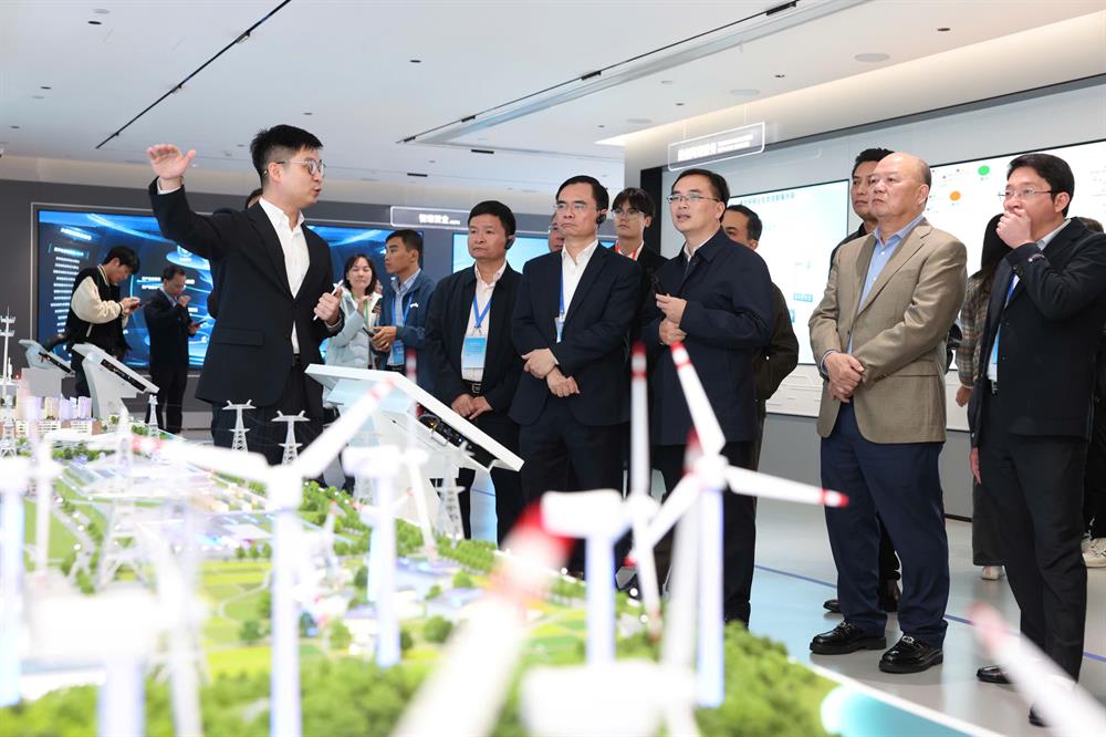 Đoàn cán bộ lãnh đạo Học viện, các ban, bộ, ngành, cơ quan Trung ương và địa phương Việt Nam tham gia Chương trình bồi dưỡng Trí tuệ nhân tạo tại Quảng Tây, Trung Quốc 5 z7254078537530 75b37343af76098764cede456b144f9d.jpg&w=1000&mode=none