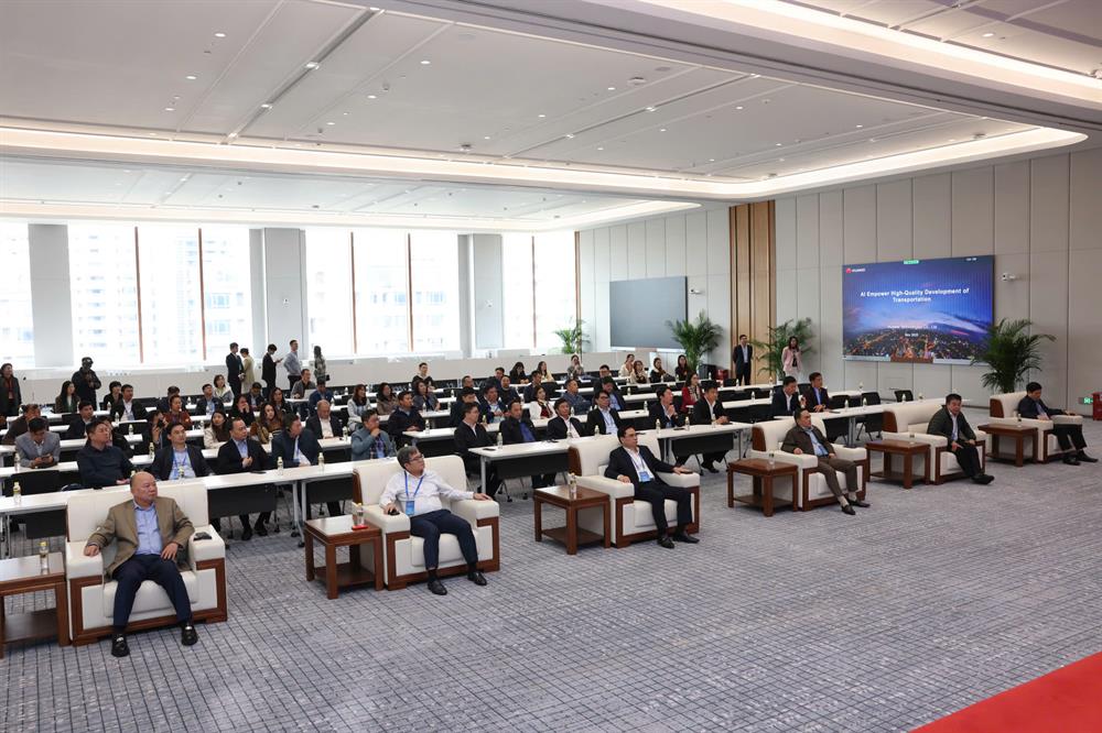 Đoàn cán bộ lãnh đạo Học viện, các ban, bộ, ngành, cơ quan Trung ương và địa phương Việt Nam tham gia Chương trình bồi dưỡng Trí tuệ nhân tạo tại Quảng Tây, Trung Quốc 7 z7254079383368 8630337c044716afc870b50a84368b8c.jpg&w=1000&mode=none