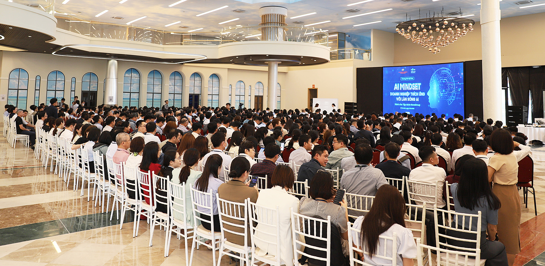 FPT hợp tác toàn diện với NovaGroup đẩy nhanh chuyển đổi số 4 -1112-1765265186.jpg