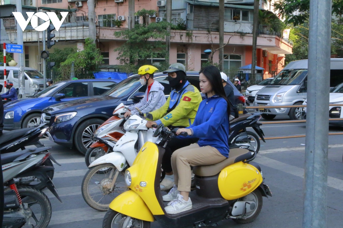 ha noi sap van hanh 1.837 camera ai, nhieu nguoi van vi pham ngay duoi mat than hinh anh 11