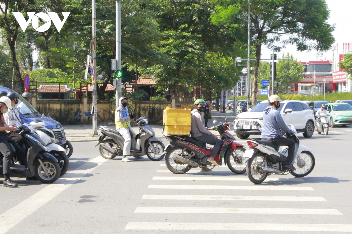 ha noi sap van hanh 1.837 camera ai, nhieu nguoi van vi pham ngay duoi mat than hinh anh 13