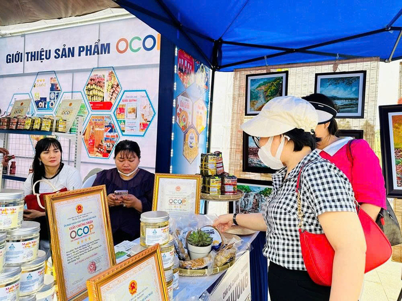 Đẩy mạnh ứng dụng thương mại điện tử cho các chủ thể OCOP 3 Các sản phẩm OCOP sẽ có cơ hội quảng bá thương hiệu hơn khi biết cách ứng dụng trên các sàn số.