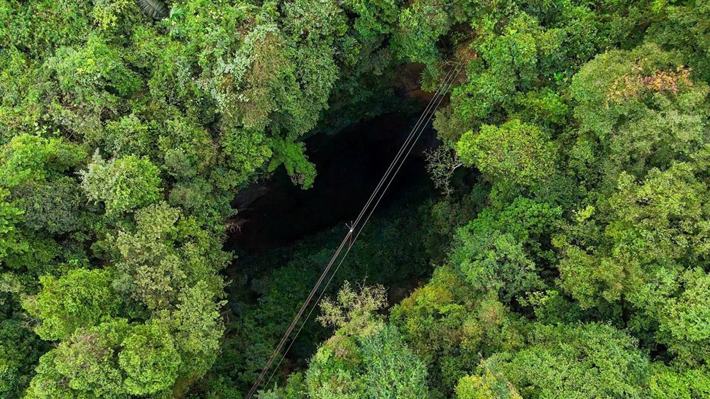Hố sụt sâu 250m trong lòng Di sản thế giới của Việt Nam: Nghe tên đủ gây tò mò, chưa đến 10 người từng đặt chân tới đáy - ảnh 1