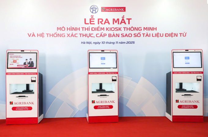 Kiosk thông minh và Hệ thống xác thực, cấp bản sao số tài liệu điện tử do Agribank tài trợ. Ảnh: Agribank