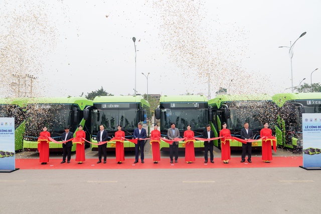 Liên Ninh vừa đổi 100% đội xe sang buýt điện VinFast là "ai"?- Ảnh 1.
