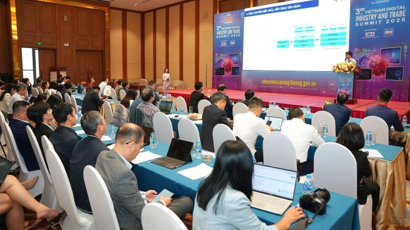 Hội thảo chuyên đề “Chuyển đổi kép trong sản xuất công nghiệp và năng lượng”.