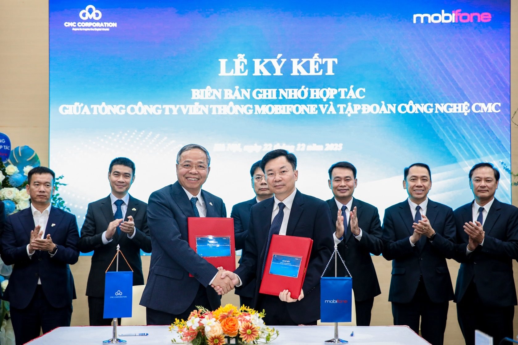 CMC "bắt tay" MobiFone- Ảnh 1.