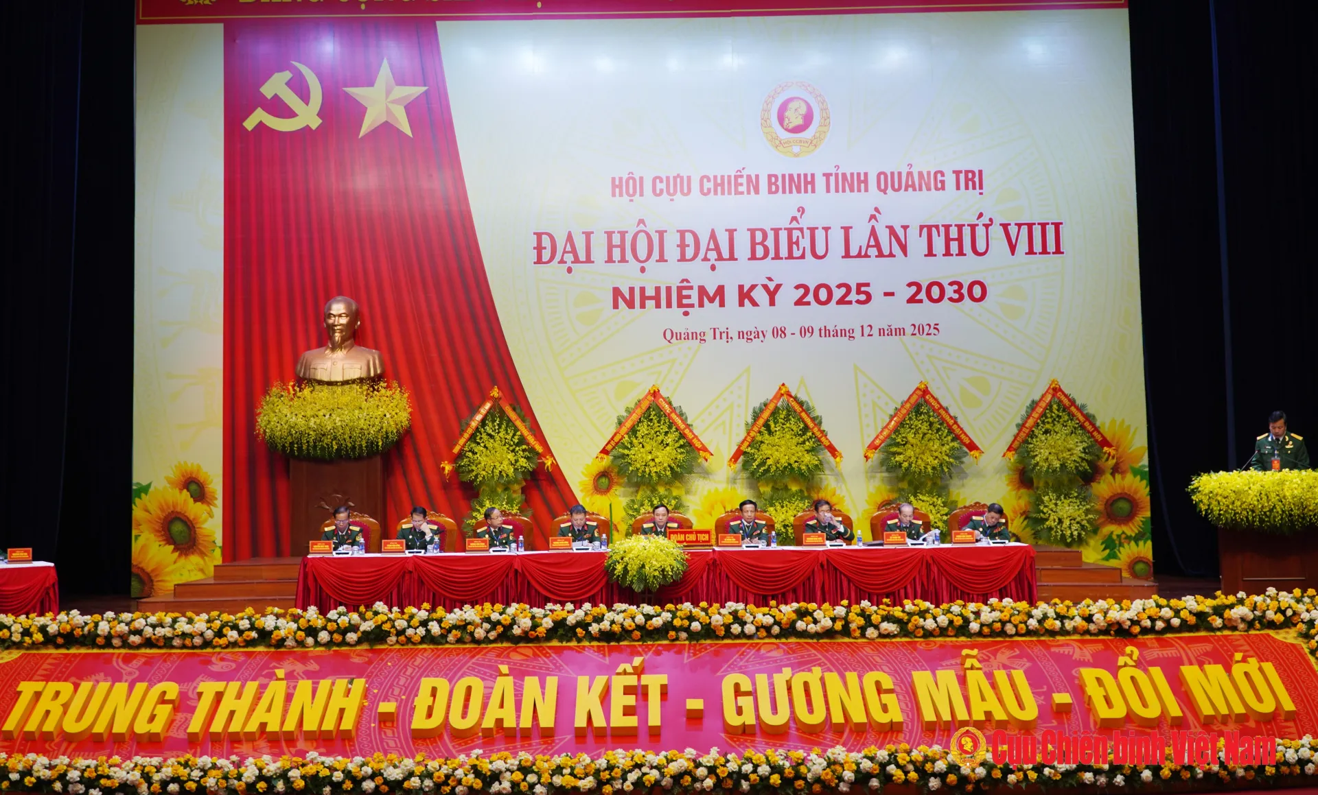 Đại hội đã tiến hành bầu Đoàn Chủ tịch gồm 9 đồng chí binh-3