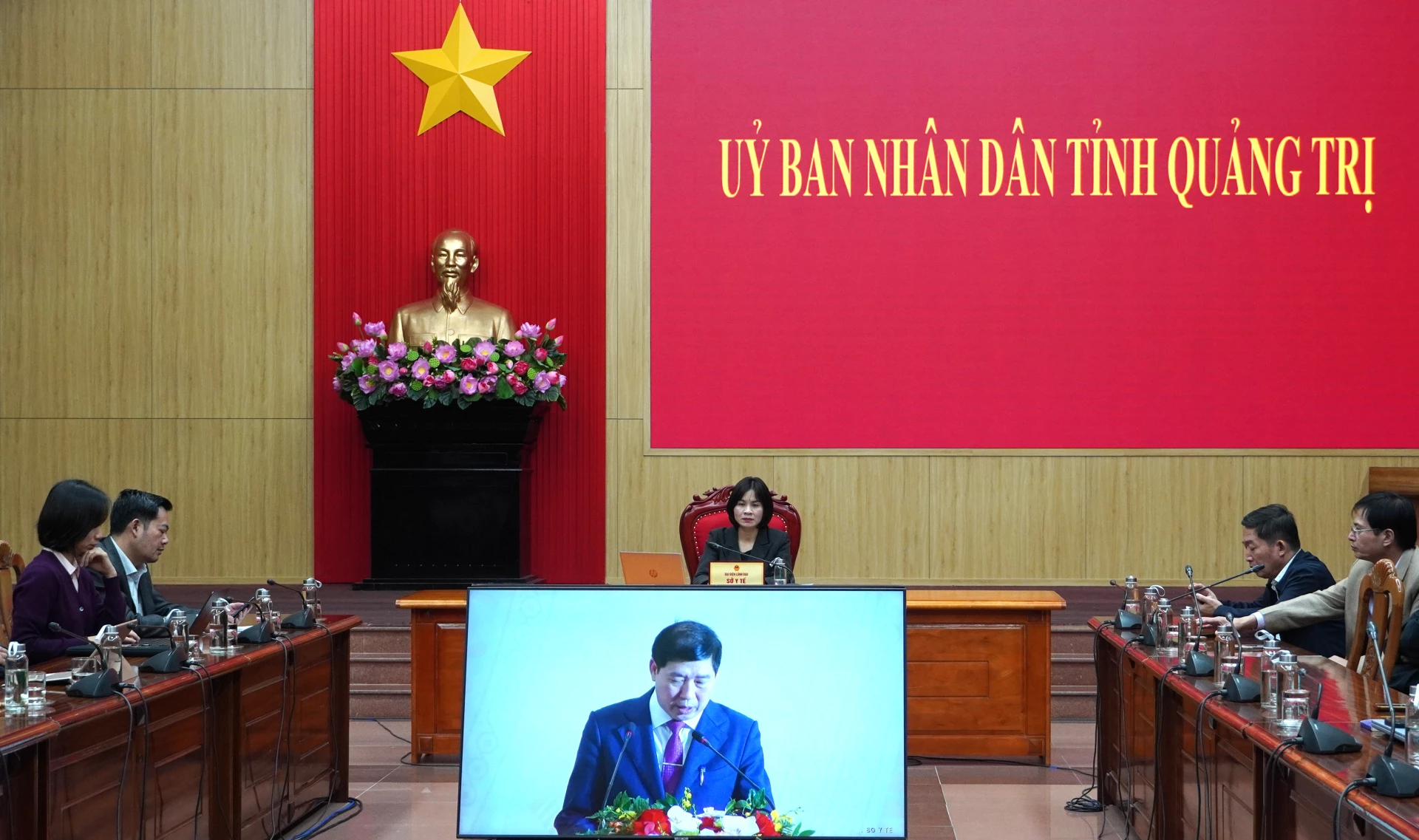 Đồng chí Diệp Thị Minh Quyết, Giám đốc Sở Y tế chủ trì tại điểm cầu tỉnh Quảng Tri.  Ảnh: H.Tr.