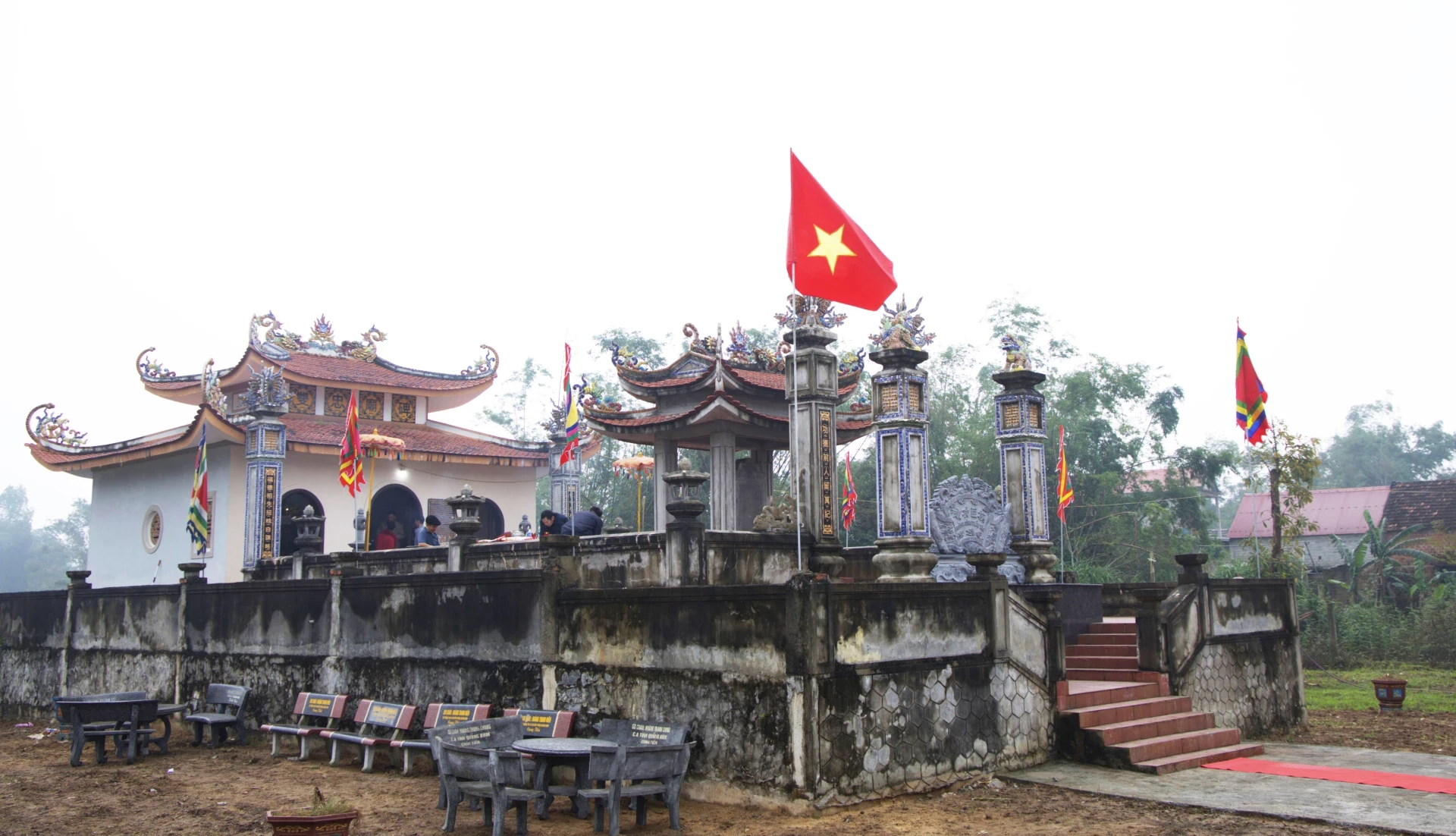 Quảng Trị đón nhận Di tích quốc gia đền Song Trung và mộ hai danh tướng triều Lê 1 den_song_trung_20251213120051.webp