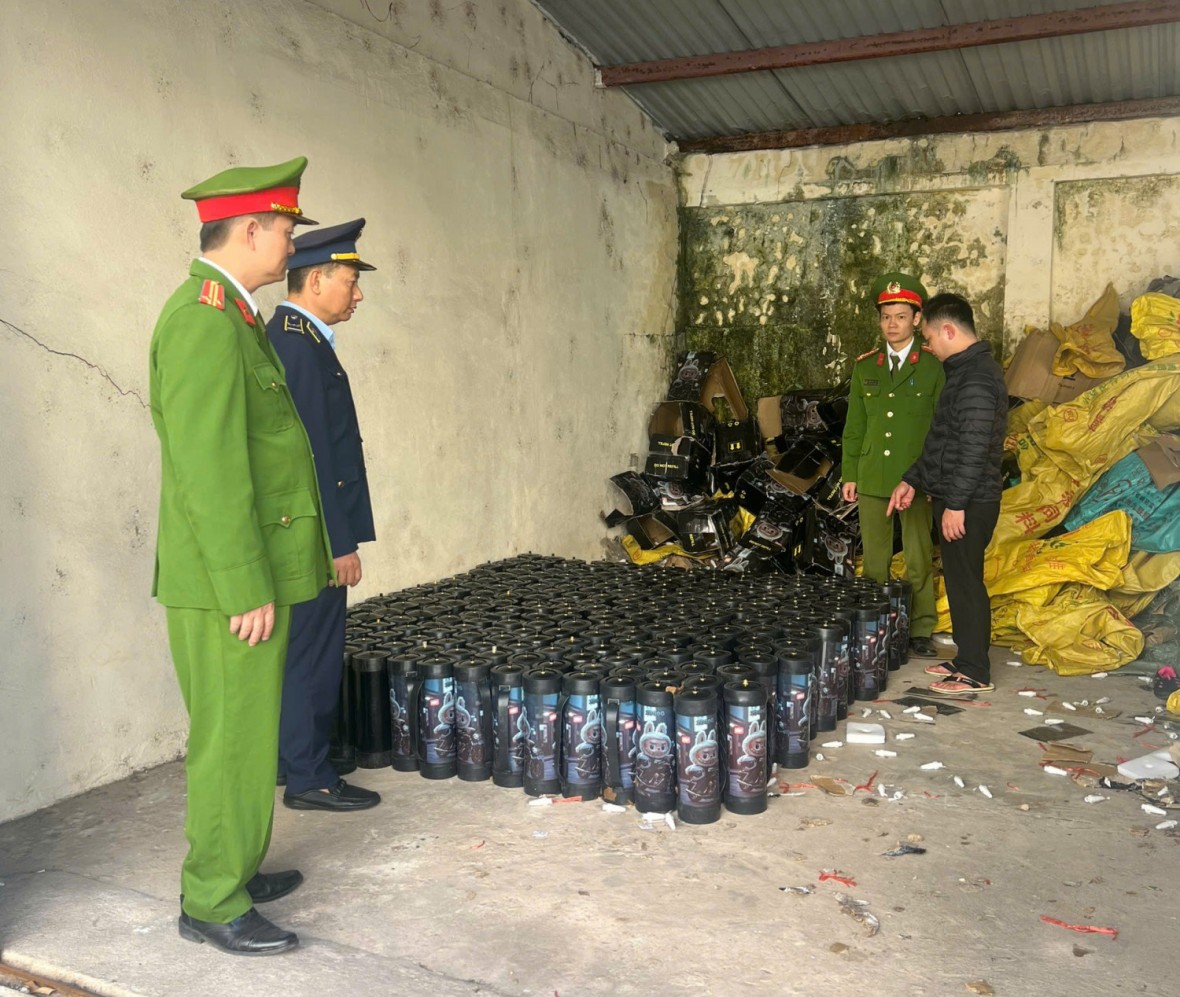 Quảng Ninh phát hiện kho “khí cười” tại xã Đông Ngũ, thu giữ 244 bình N2O