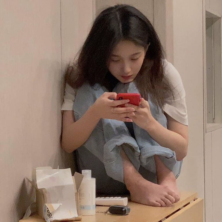 Vì sao lướt điện thoại trong khi ăn tốt hơn xem TV?- Ảnh 1.