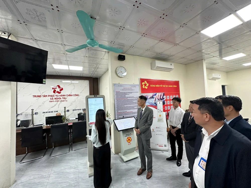 Quyết tâm chuyển đổi số để giảm gánh nặng cho người dân - Ảnh 3.