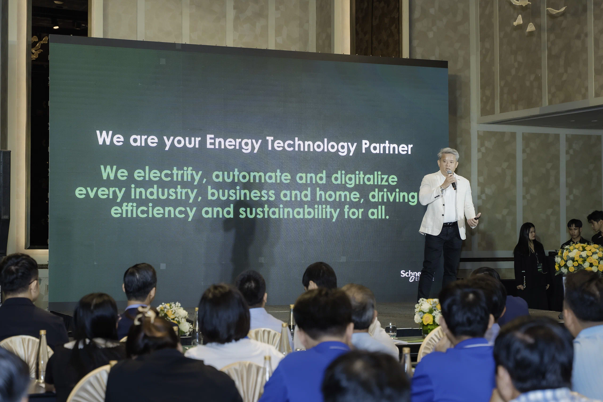 Schneider Electric thúc đẩy chuyển đổi số và AI cho ngành nước hướng tới phát triển bền vững