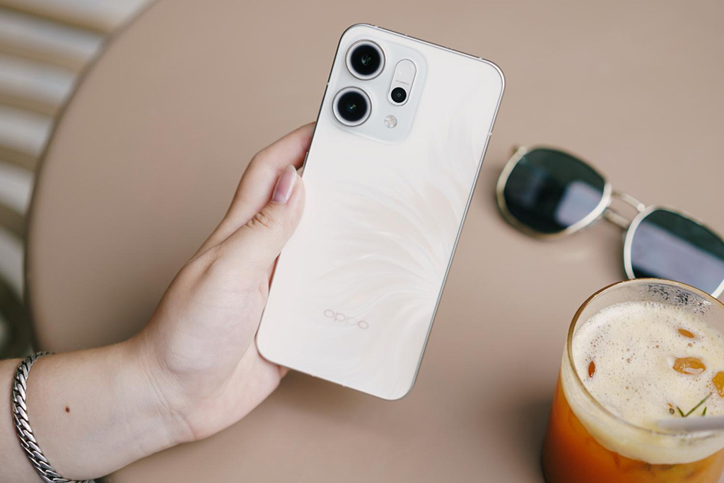 Thiết kế đẹp, chụp ảnh chất và đầy đủ tính năng thông minh 6 top_smartphone_2025_007.jpg (125 KB)