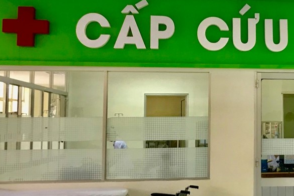 Cuộc điện thoại khẩn cấp giữa 2 bệnh viện cứu sống bé trai cận kề cửa tử 4 tre 13 tuoi phai mo cap cuu do thoi quen thuc khuya ap luc hoc hanh 2834