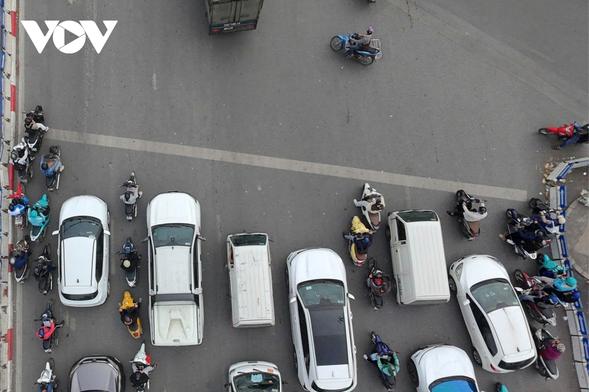 ha noi sap van hanh 1.837 camera ai, nhieu nguoi van vi pham ngay duoi mat than hinh anh 8