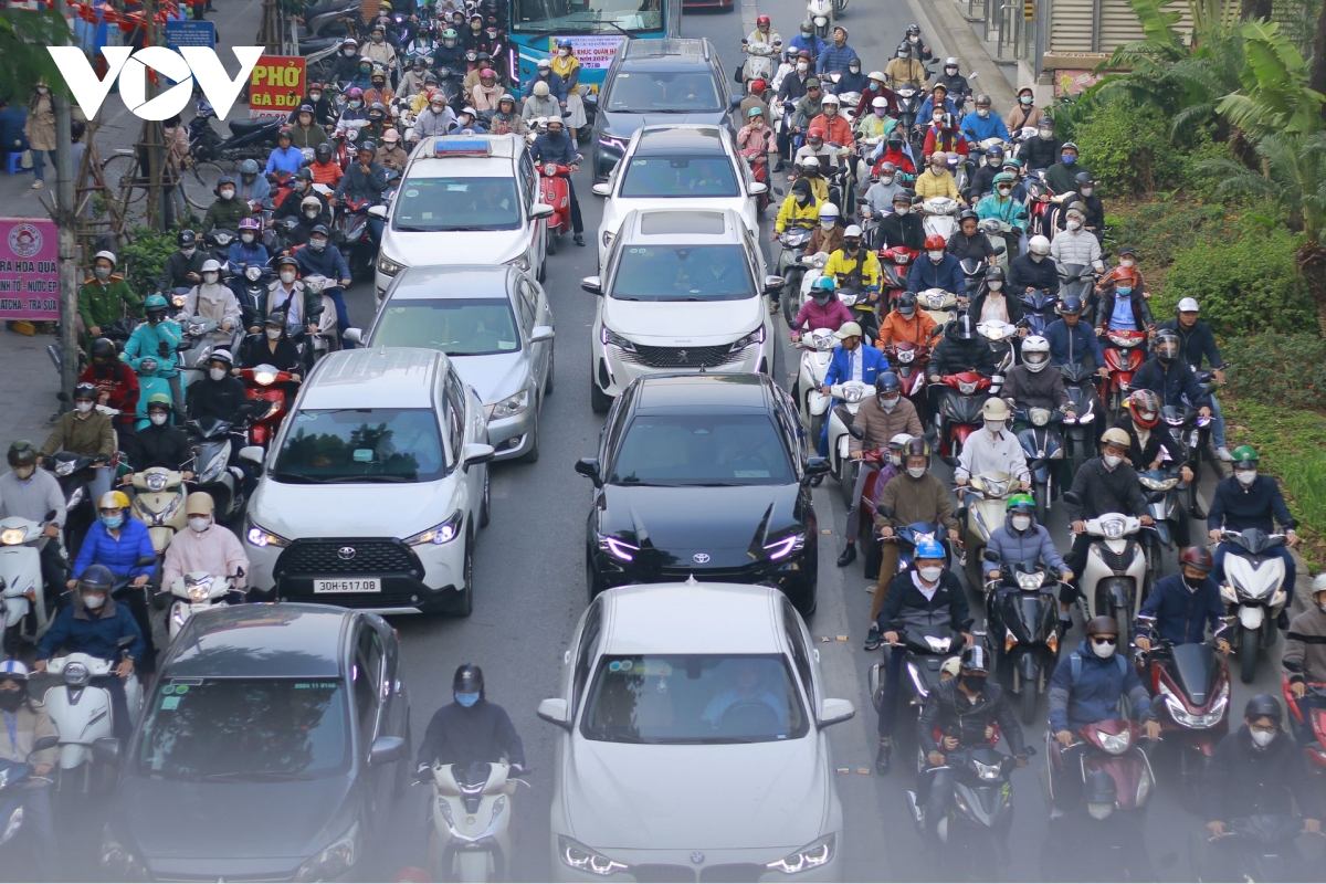 ha noi sap van hanh 1.837 camera ai, nhieu nguoi van vi pham ngay duoi mat than hinh anh 1