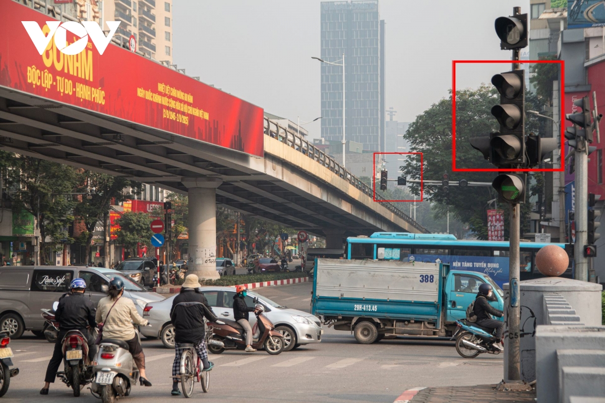 ha noi sap van hanh 1.837 camera ai, nhieu nguoi van vi pham ngay duoi mat than hinh anh 4