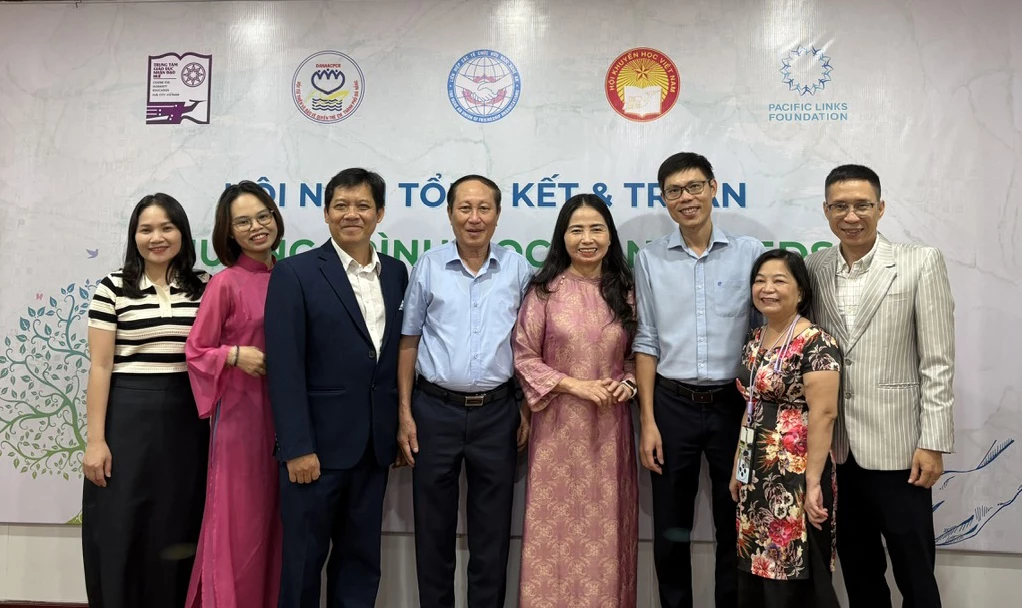 Đại diện lãnh đạo Hội Khuyến học tỉnh tại hội nghị tổng kết, tri ân chương trình hỗ trợ học sinh, sinh viên - Ảnh: M.H