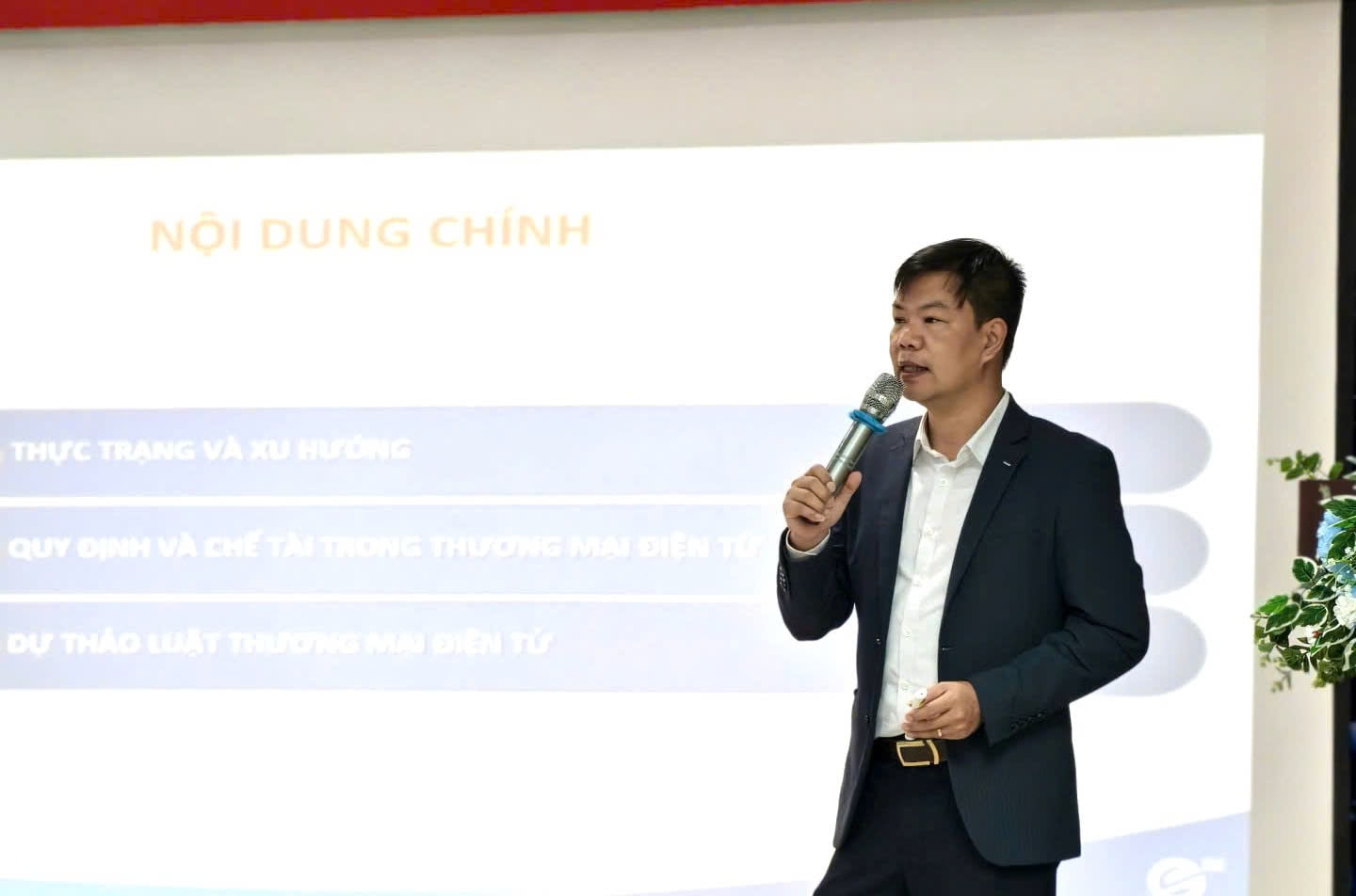 Sinh viên trước làn sóng cơ hội mới 1 z7329153139221_aadc09a9b12ff24c2c7cdedf608cd9ce.jpg