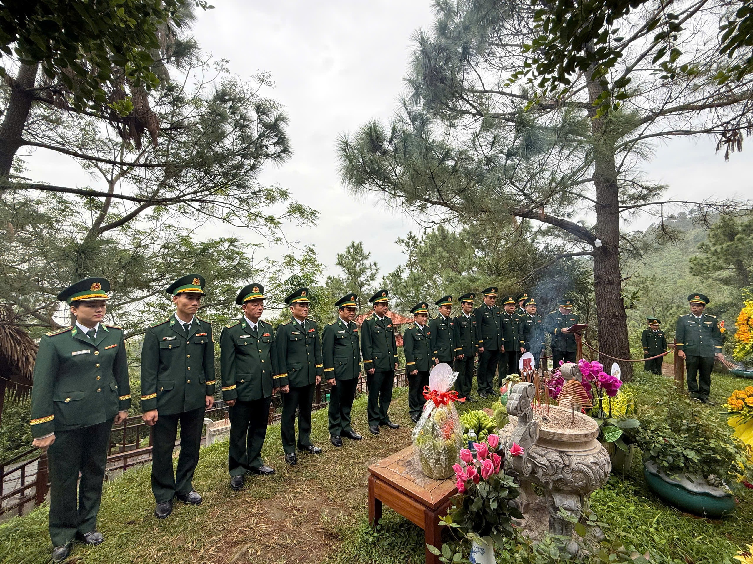 Thành kính tưởng niệm Đại tướng Võ Nguyên Giáp tại Vũng Chùa - Đảo Yến - Ảnh 5.