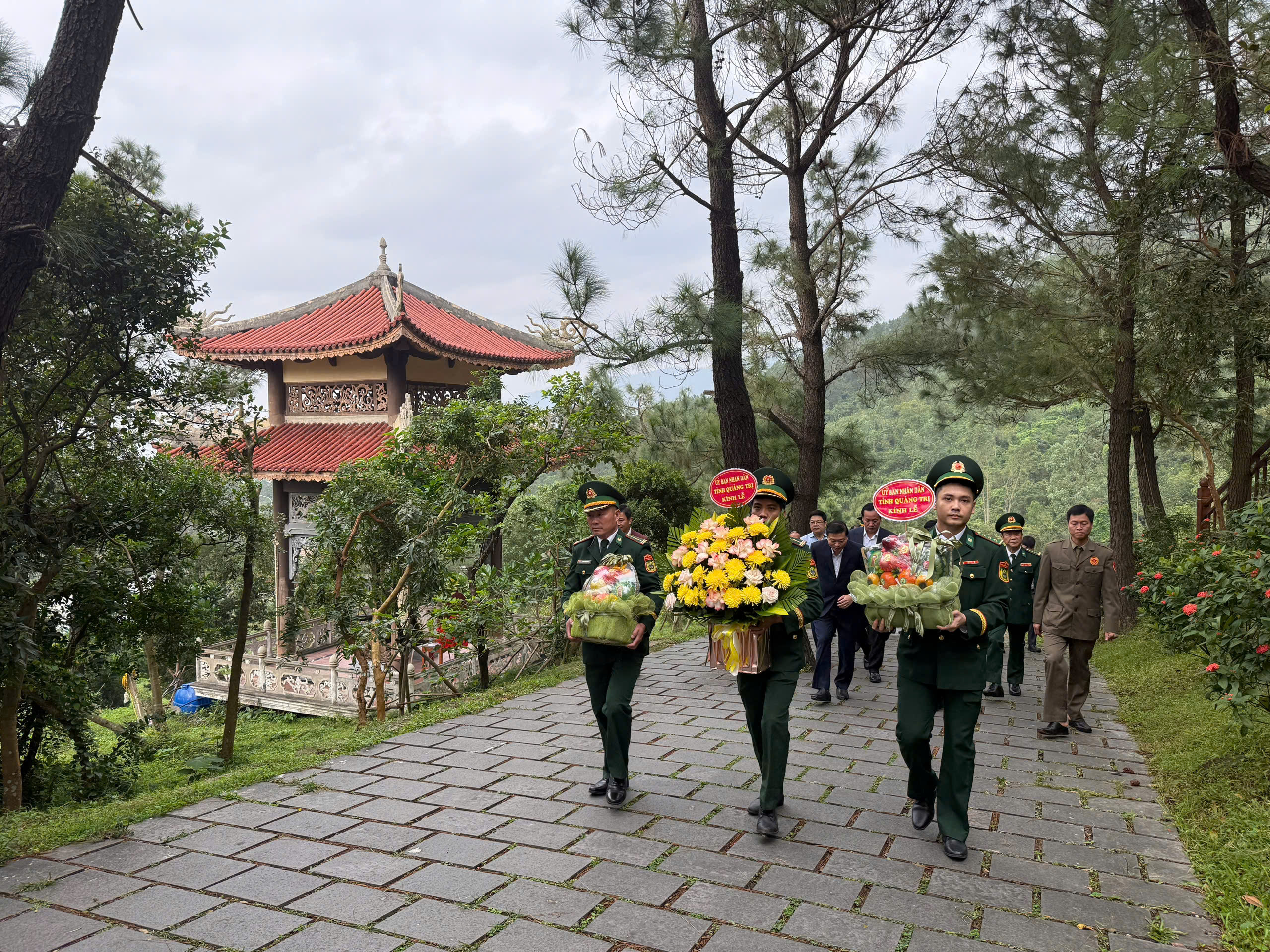 Thành kính tưởng niệm Đại tướng Võ Nguyên Giáp tại Vũng Chùa - Đảo Yến - Ảnh 2.