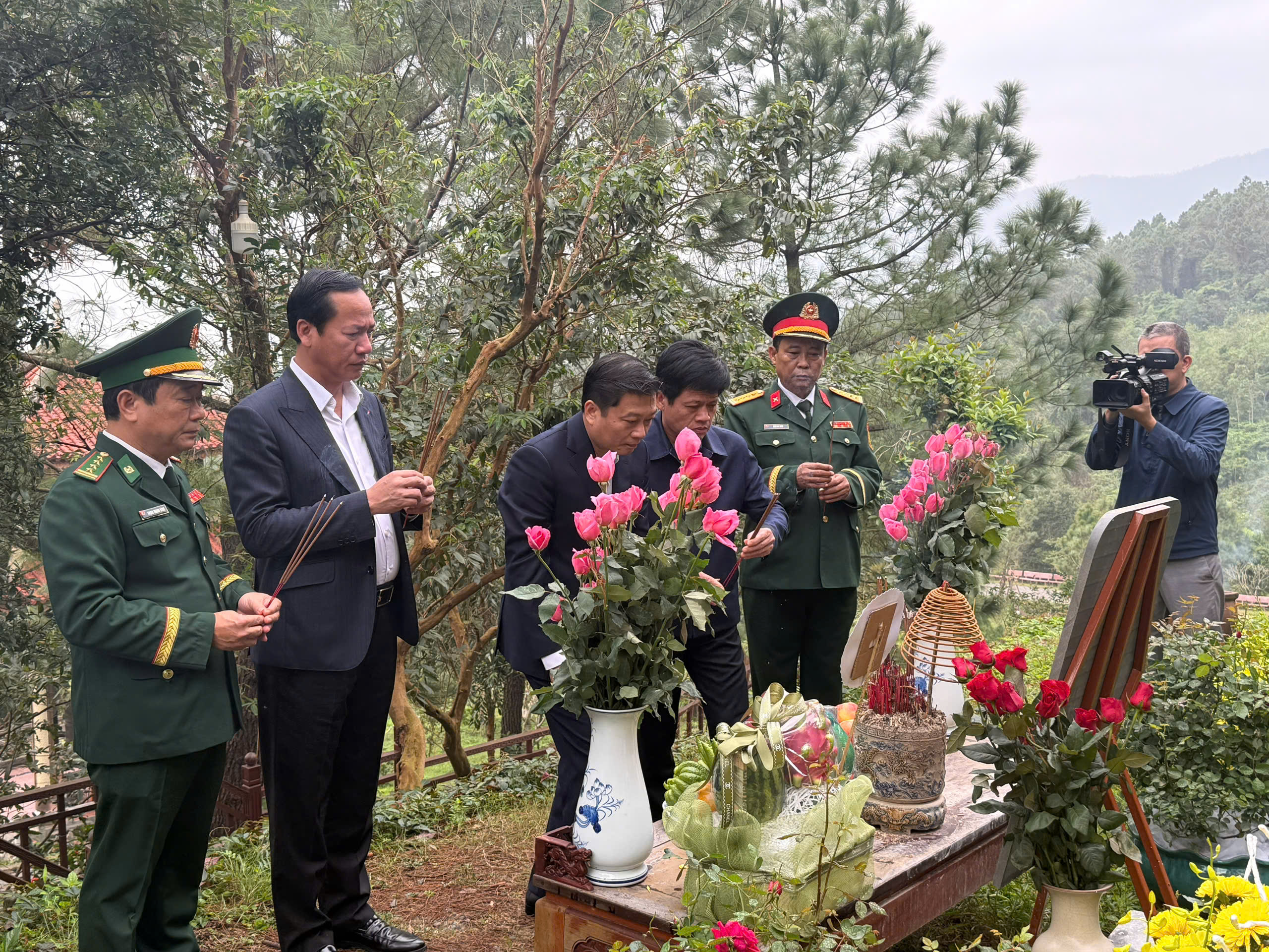 Thành kính tưởng niệm Đại tướng Võ Nguyên Giáp tại Vũng Chùa - Đảo Yến - Ảnh 4.