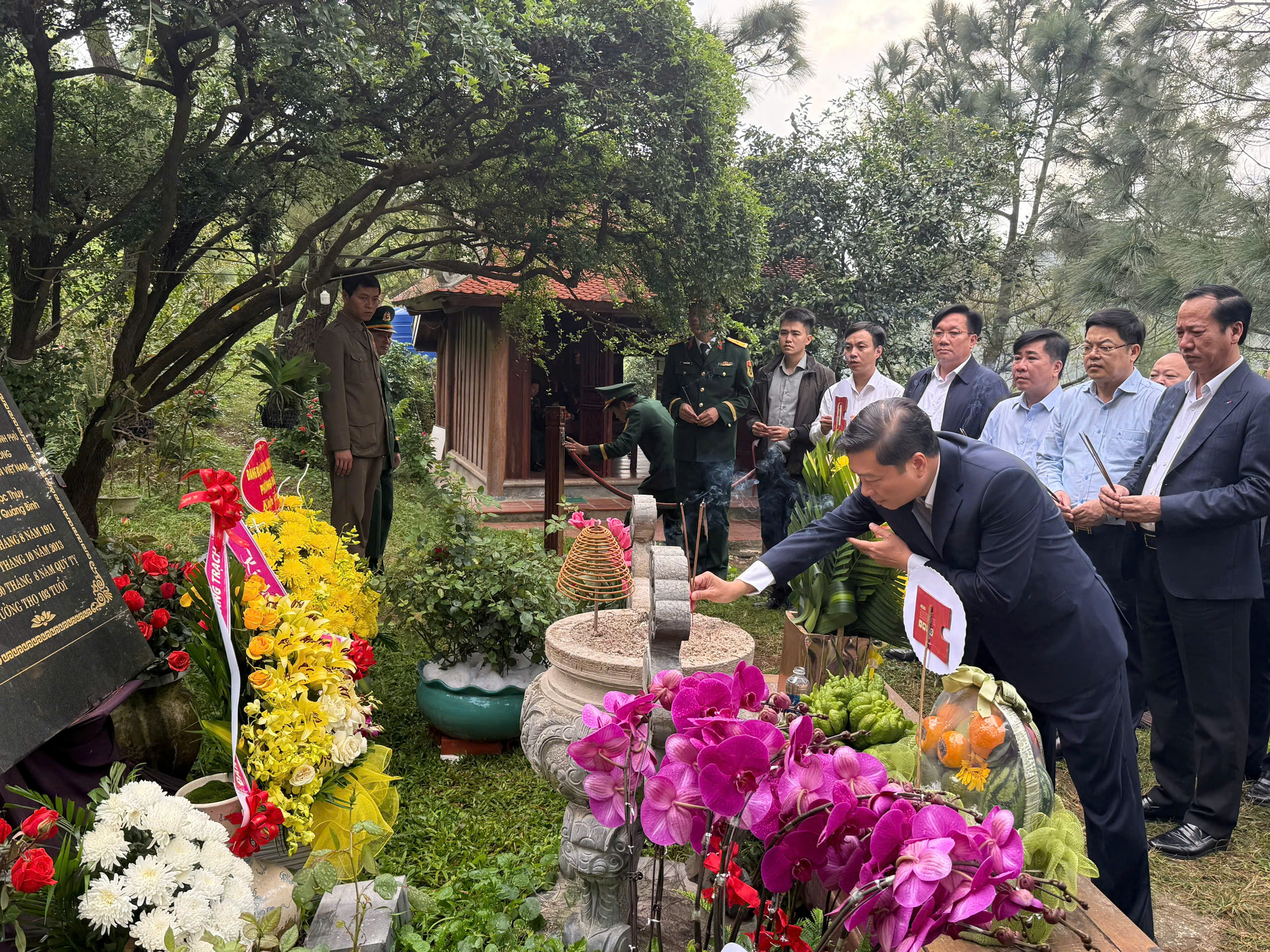 Thành kính tưởng niệm Đại tướng Võ Nguyên Giáp tại Vũng Chùa - Đảo Yến - Ảnh 3.