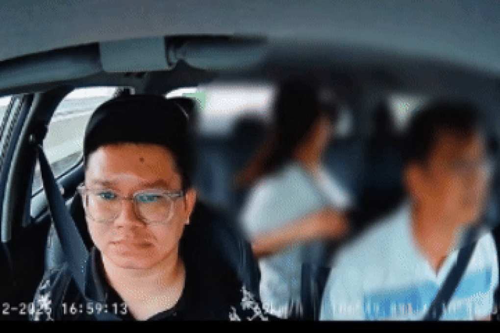 Tài xế khóc nghẹn khi khách đòi tịch thu điện thoại vì sợ… bắt cóc - 1